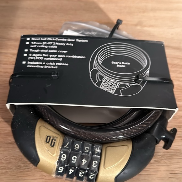 New On gaurd bike/scooterter lock and new w/o tags Bell bicycle bag - Picture 3 of 8